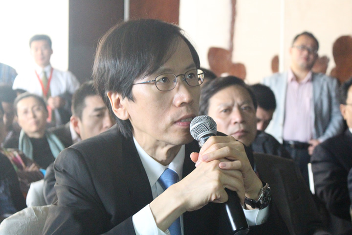 余俊豪教授参与纳米刀技术的讨论