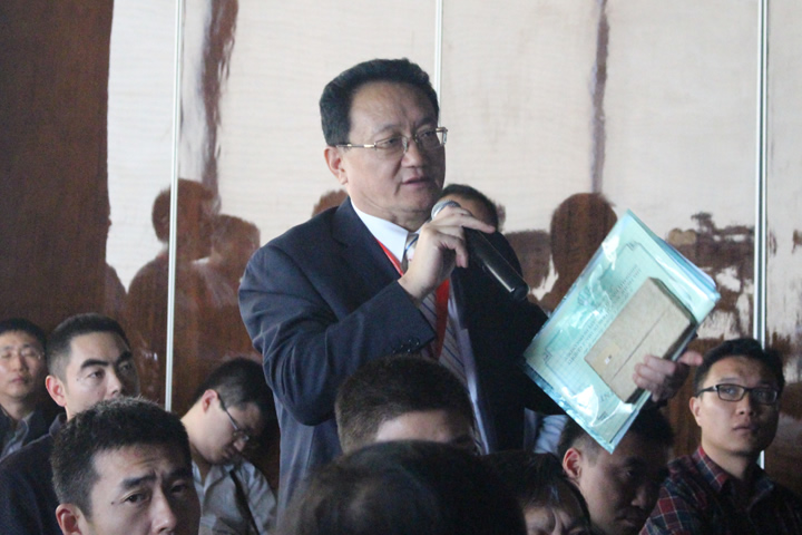 吴沛宏教授参与纳米刀技术的讨论